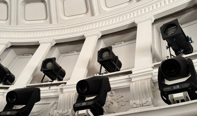 Obraz Główny: Nowe reflektory w Teatrze Komedia