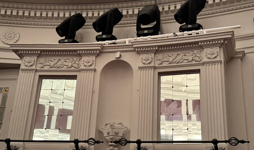 Obraz Główny: Nowe reflektory w Teatrze Komedia