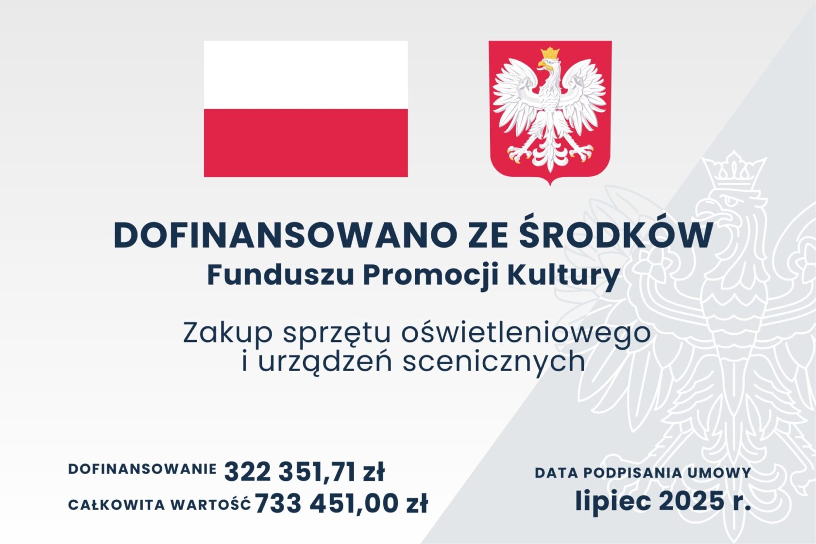 zdjęcie tablicy z informacją o dofinansowaniu, na planszy flaga Polski oraz godło Polski, poniżej napisy, w tym napis: 