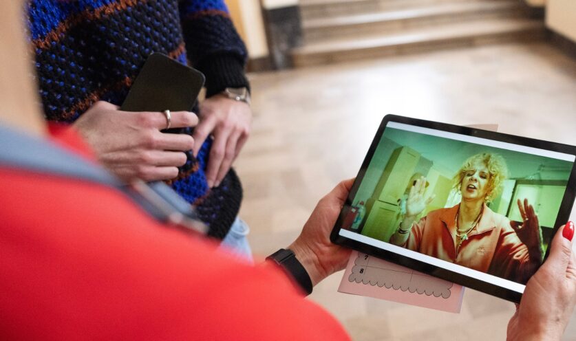 Obraz Główny: Teatralne gry w Komedii - Zbrodnia Złego Dowcipu